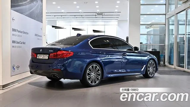 BMW 5-Series 2019 thumb 2