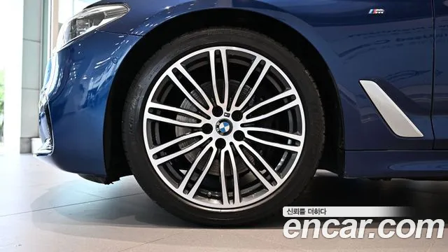 BMW 5-Series 2019 thumb 5