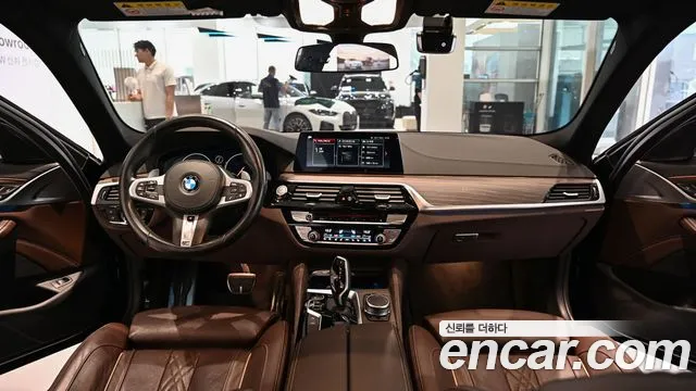 BMW 5-Series 2019 thumb 7