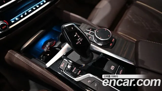 BMW 5-Series 2019 thumb 9