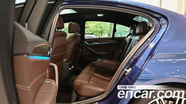 BMW 5-Series 2019 thumb 10