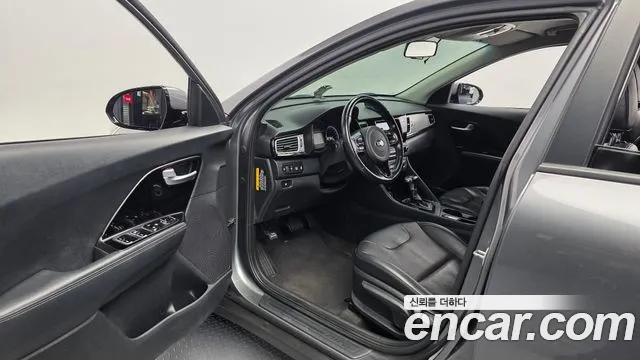 Kia Niro 2017 thumb 10