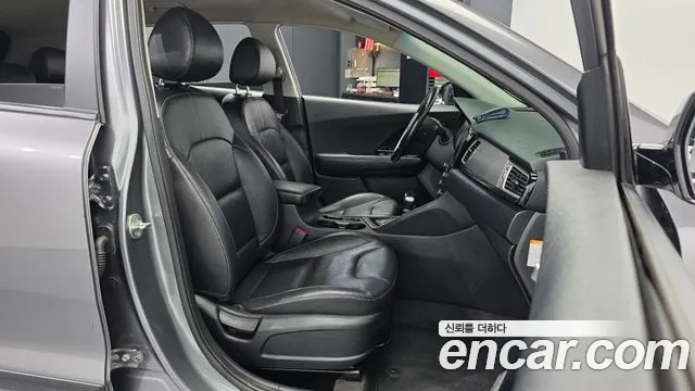 Kia Niro 2017 thumb 11