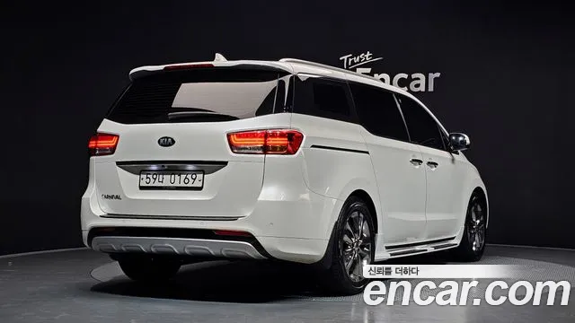 Kia Carnival 2016 thumb 2