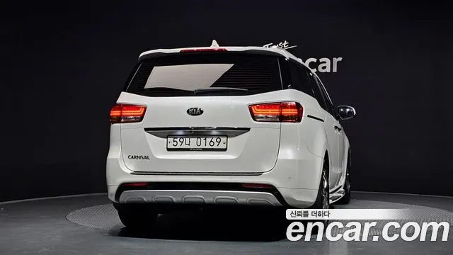Kia Carnival 2016 thumb 4