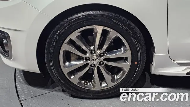 Kia Carnival 2016 thumb 5