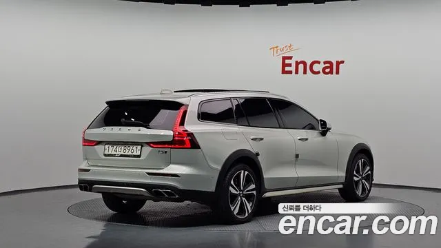 Volvo V60 2020 thumb 2