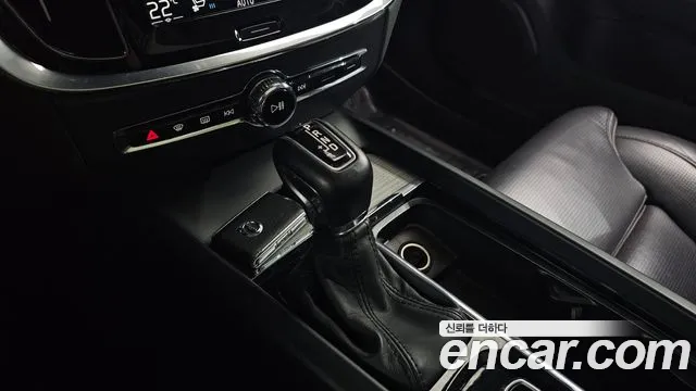Volvo V60 2020 thumb 9
