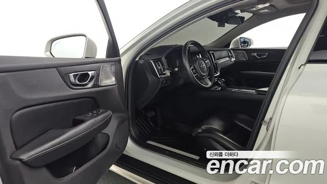Volvo V60 2020 thumb 10
