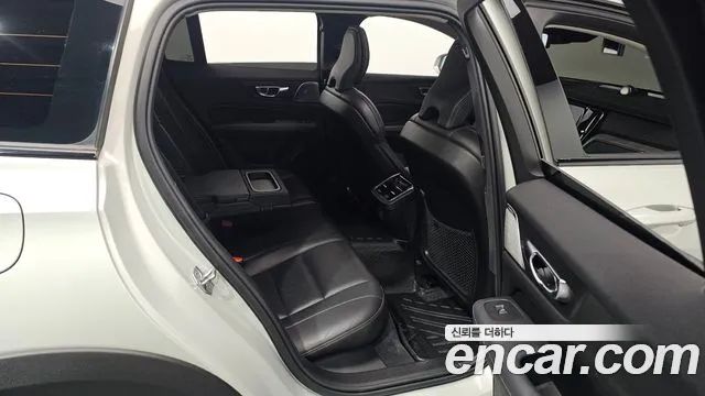 Volvo V60 2020 thumb 11