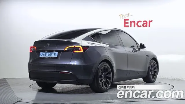 Tesla Model Y 2021 thumb 2