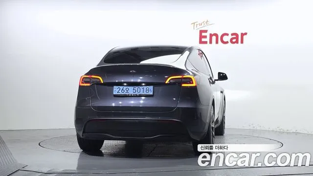 Tesla Model Y 2021 thumb 4