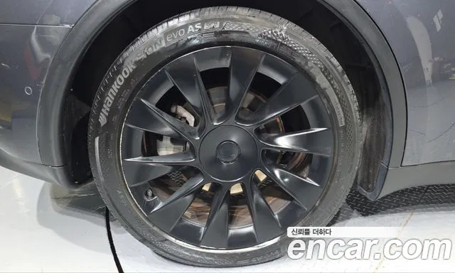 Tesla Model Y 2021 thumb 5