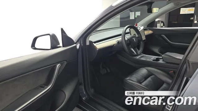 Tesla Model Y 2021 thumb 10