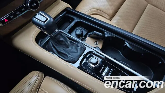 Volvo XC90 2018 thumb 8