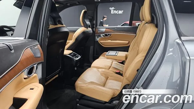 Volvo XC90 2018 thumb 10