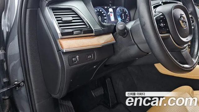 Volvo XC90 2018 thumb 12