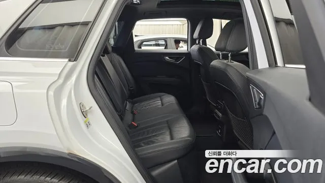 Audi Q4 e-tron 2022 thumb 12
