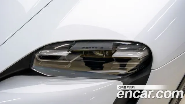 Porsche Taycan 2022 thumb 5