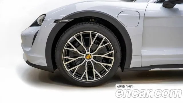 Porsche Taycan 2022 thumb 8