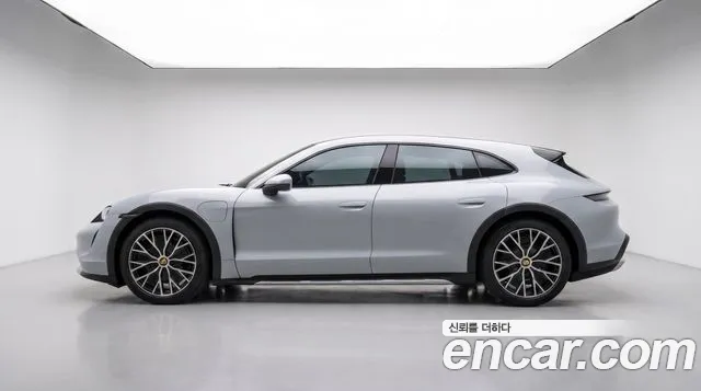 Porsche Taycan 2022 thumb 12