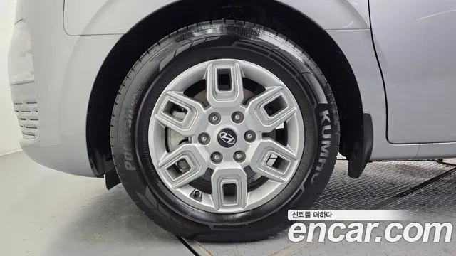 Hyundai Staria 2025 thumb 4