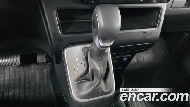 Hyundai Staria 2025 thumb 8