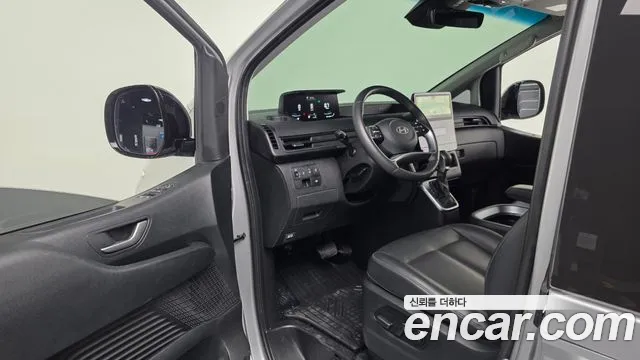 Hyundai Staria 2025 thumb 9