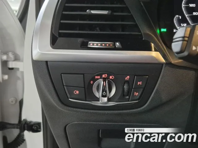 BMW X4M 2021 thumb 10
