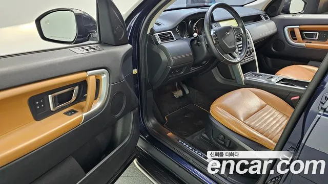 Land Rover Discovery Sport 2019 thumb 10