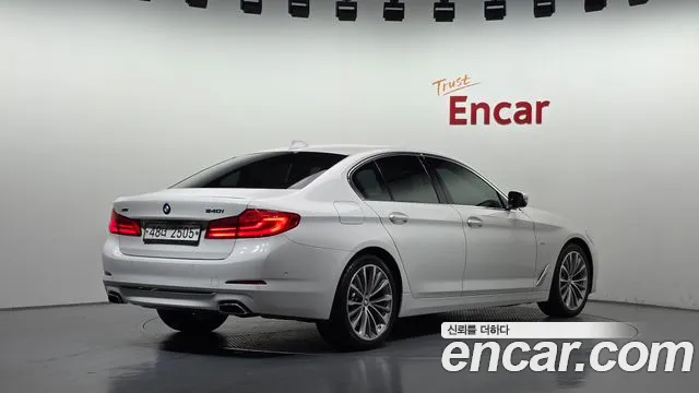 BMW 5-Series 2018 thumb 2
