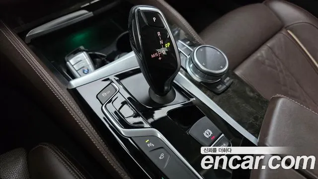 BMW 5-Series 2018 thumb 9