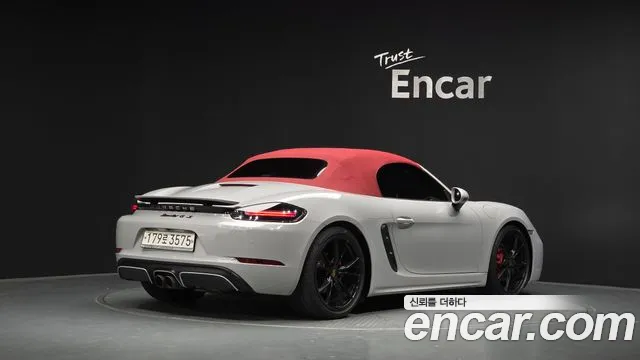Porsche Cayman 2018 thumb 2