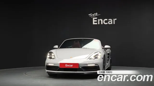 Porsche Cayman 2018 thumb 3