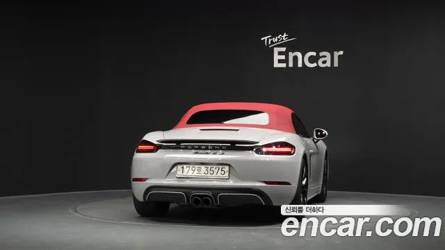 Porsche Cayman 2018 thumb 4