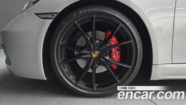 Porsche Cayman 2018 thumb 5