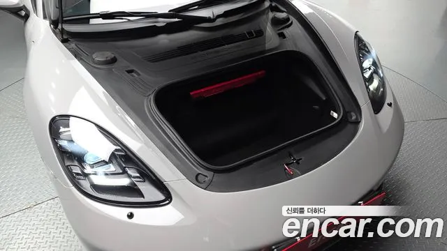 Porsche Cayman 2018 thumb 6