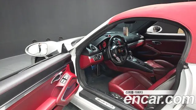 Porsche Cayman 2018 thumb 10
