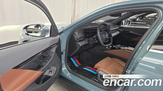BMW i5 2023 thumb 10