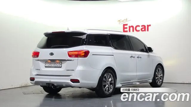 Kia Carnival 2018 thumb 2