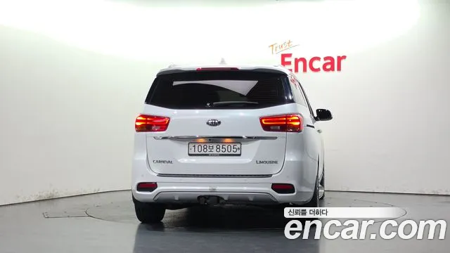 Kia Carnival 2018 thumb 4
