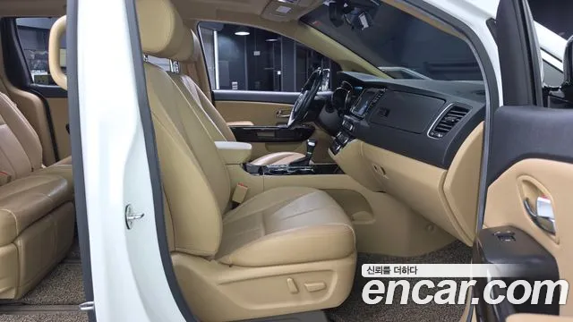 Kia Carnival 2018 thumb 11