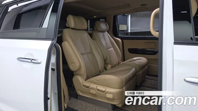 Kia Carnival 2018 thumb 12