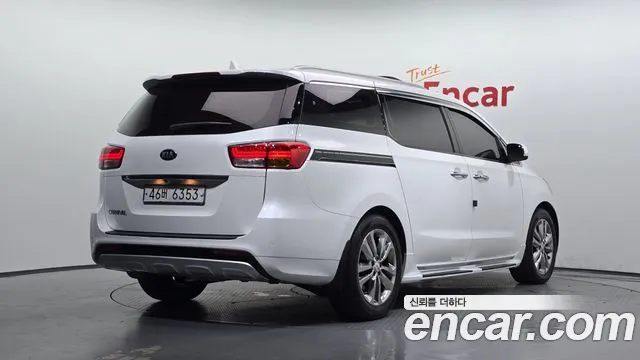 Kia Carnival 2017 thumb 2