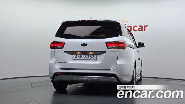 Kia Carnival 2017 thumb 4
