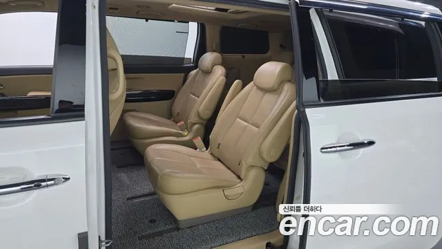Kia Carnival 2017 thumb 12