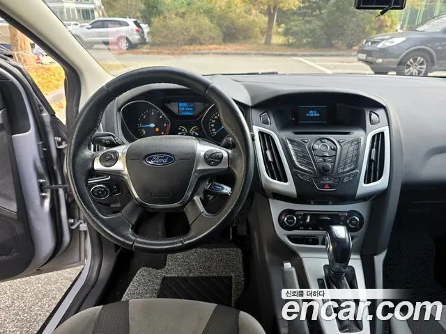 Ford Focus 2013 thumb 9