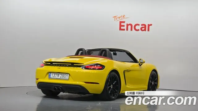 Porsche Cayman 2020 thumb 2