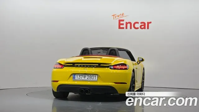 Porsche Cayman 2020 thumb 4