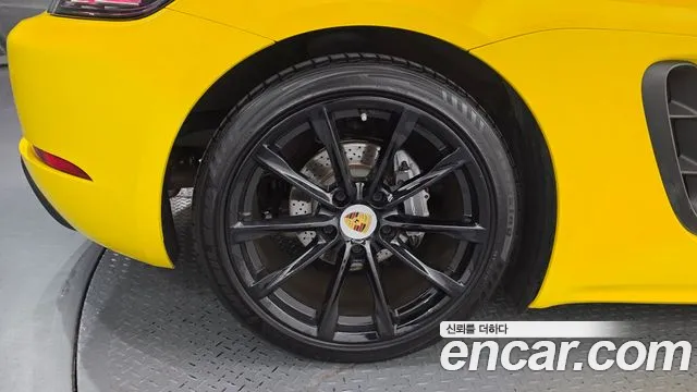 Porsche Cayman 2020 thumb 5